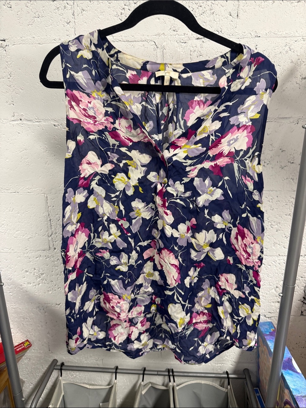 Floral Navy Sleeveless V-Neck Women's Top JOIE Size Large Like New